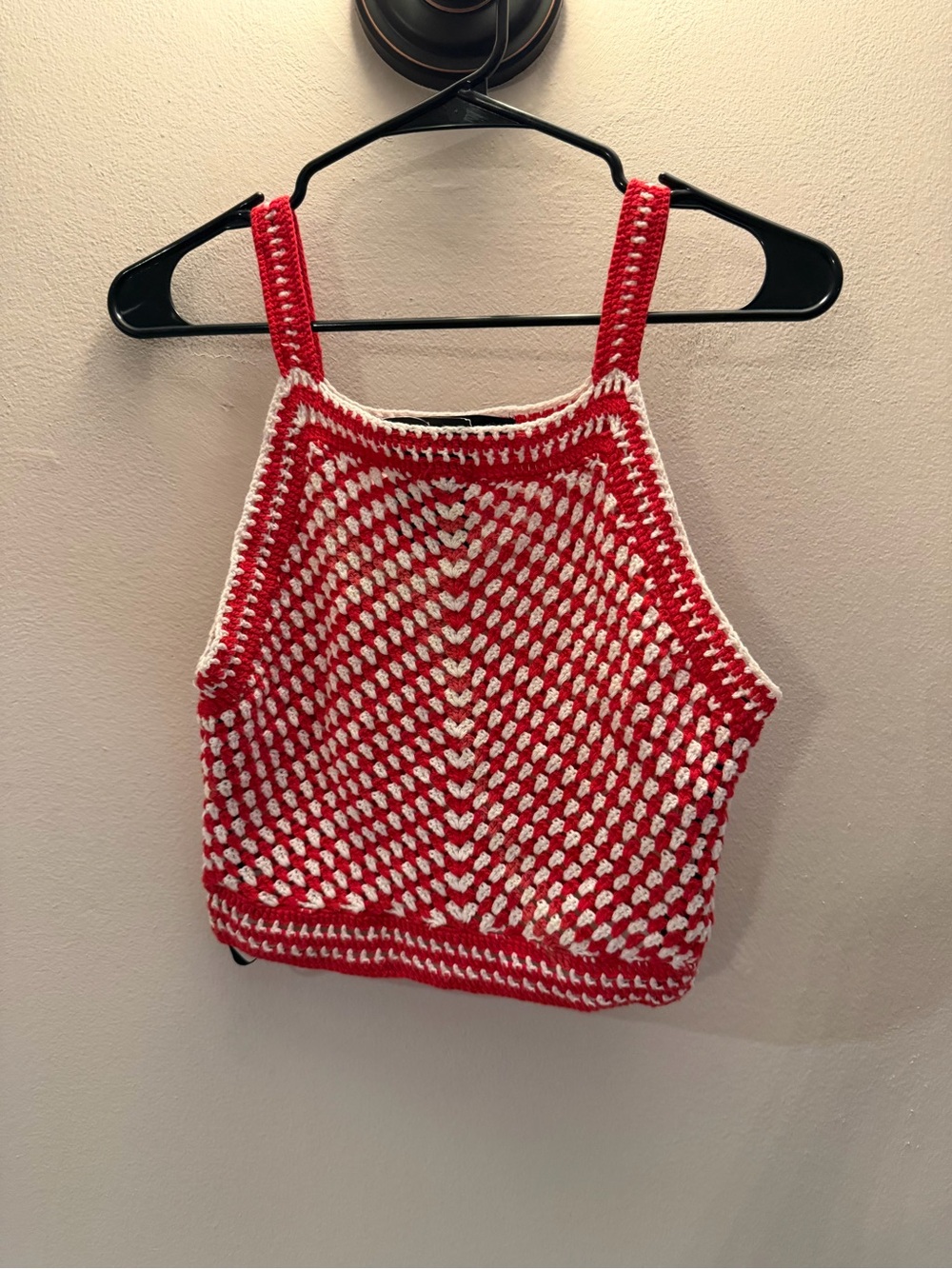 Forever 21 Red White Crochet Knit Crop Top Sleeveless Sweater Camisole Large NEW